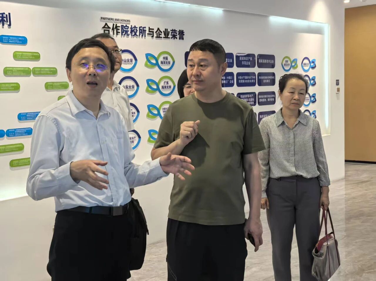 海南省統(tǒng)計局黨組書記、局長楊雷到晨海水產(chǎn)調(diào)研——共探漁業(yè)發(fā)